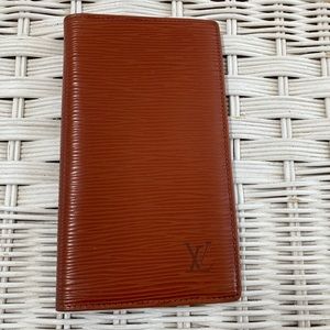 Louis Vuitton Epi Leather Organizer Wallet. Excellent Used Condition.